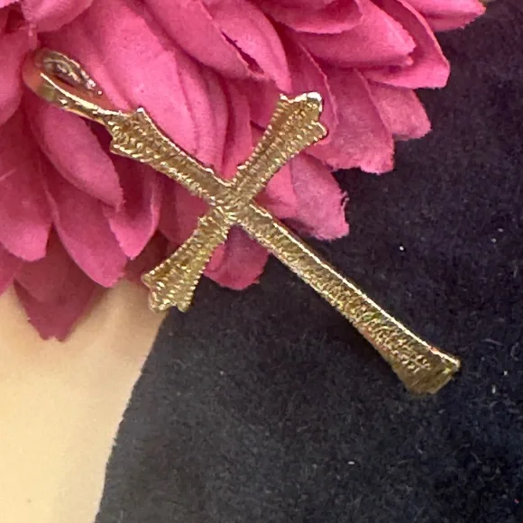 Yellow Gold 1.5” cross necklace pendant - Picture 3 of 13